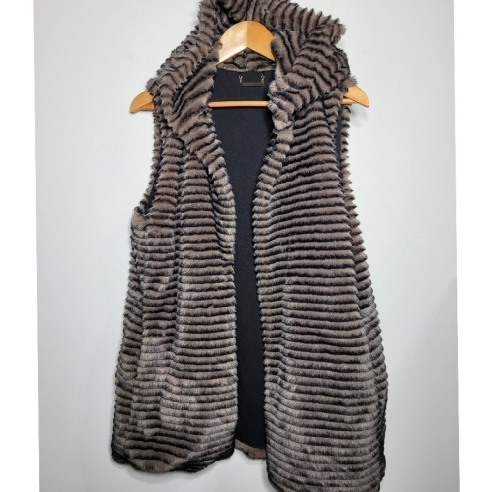 T Tahari Faux Fur Hooded Open Vest - Picture 1 of 7